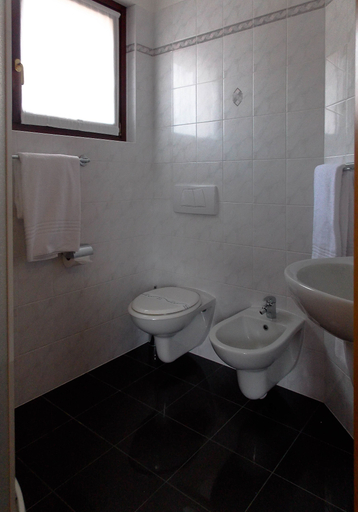 Bathroom, Hotel Alpino, Varese