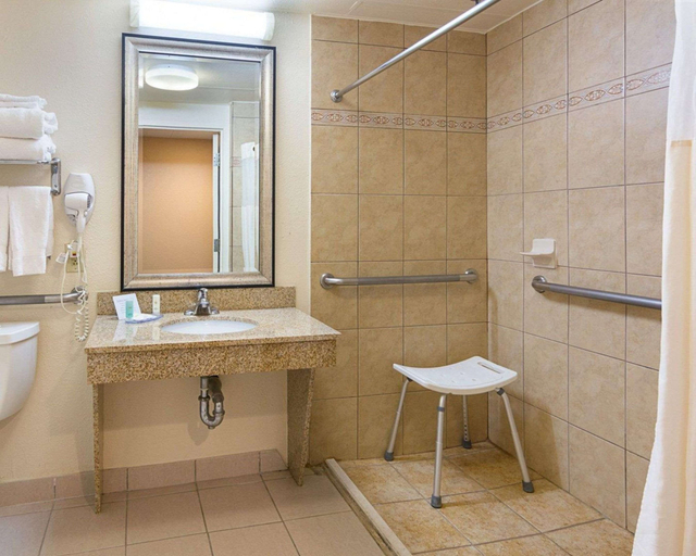 Bathroom 5, Comfort Inn Oxon Hill - National Harbor, Prince George's
