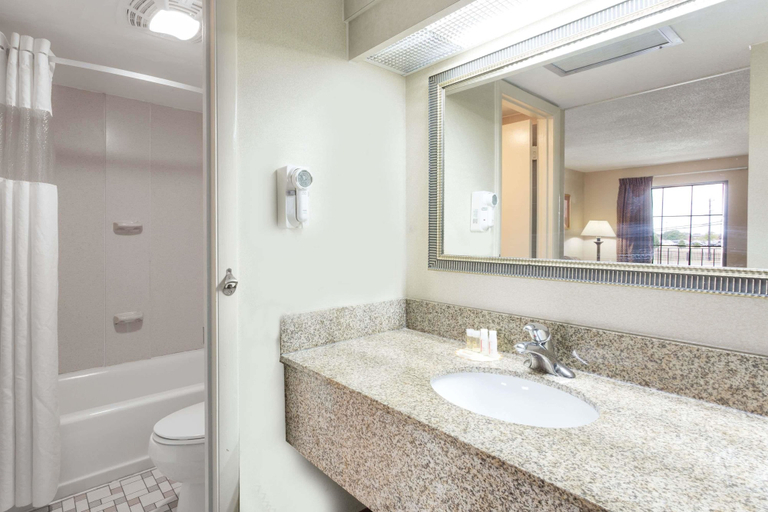 Bathroom 4, Days Inn by Wyndham Camp Springs/Andrews AFB DC Area, Prince George's