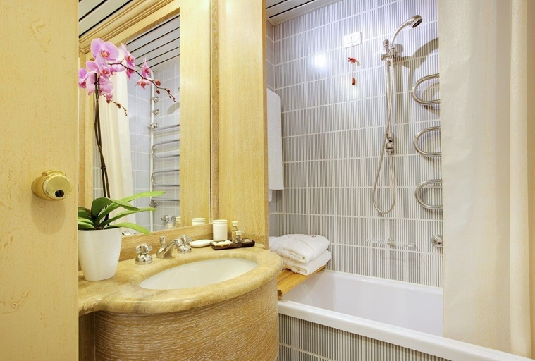 Bathroom 5, Grand Hotel Presolana, Bergamo