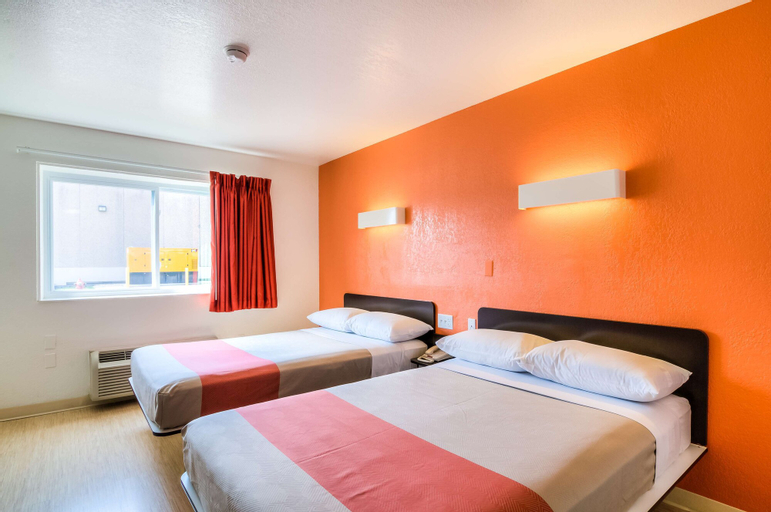 Bedroom 3, Motel 6 Arlington Heights, IL - Chicago North Central, Cook