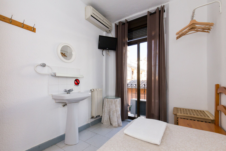 Bedroom 3, Pensión Mesones, Granada