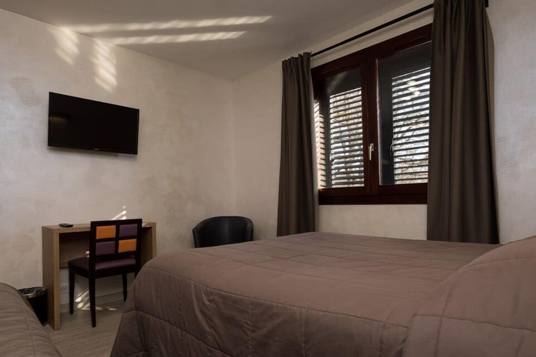 Bedroom 4, Hotel d'Ornex, Ain