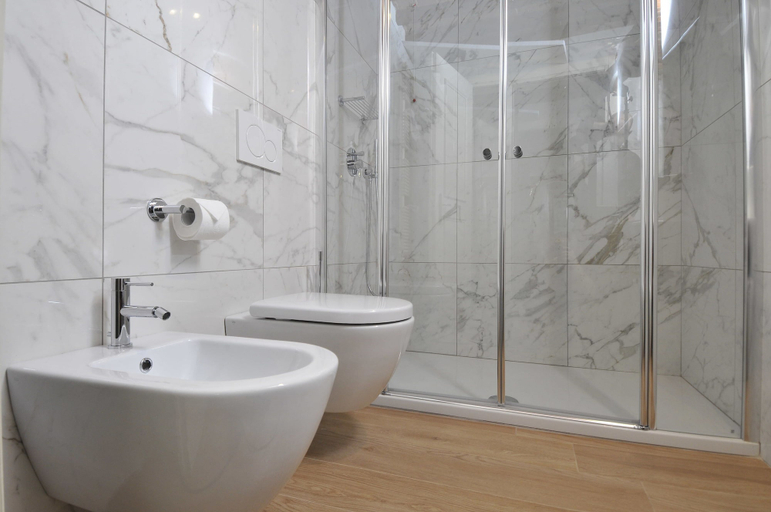 Bathroom 3, Canto degli Aranci, Florence