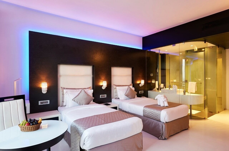 Bedroom 2, Eskay Resorts by muza, Mumbai Suburban