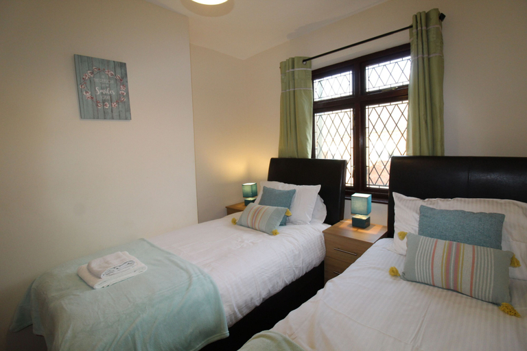 Bedroom 2, Loscoe House, Derbyshire