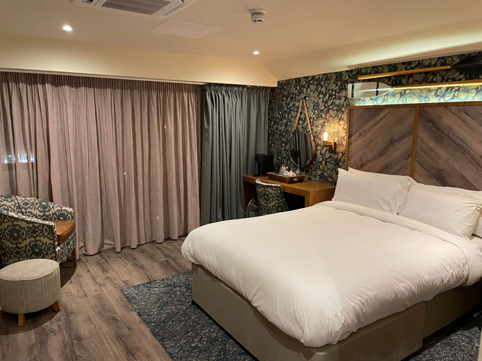 Bedroom 2, The Boathouse & Riverside Rooms, Cheshire West and Chester