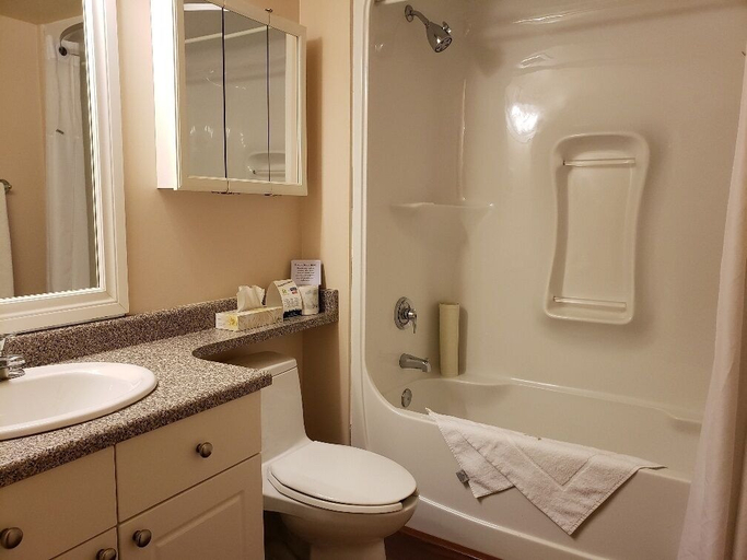Bathroom 4, Travelodge by Wyndham Spruce Grove, Division No. 11