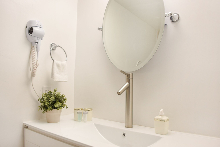 Bathroom, Seacoast Suites on Miami Beach, Miami-Dade