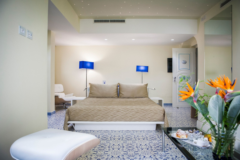 Bedroom 2, Lloyd's Baia, Salerno