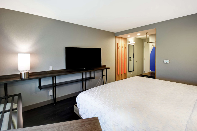 Bedroom 4, Tru by Hilton Sterling Heights Detroit, Macomb