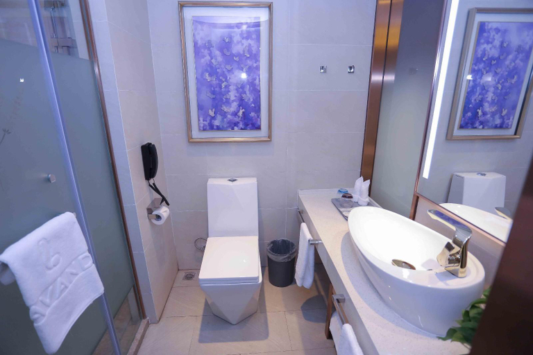 Bathroom 5, Lavande Hotels Harbin Railway Station Zhanqian Squ, Harbin