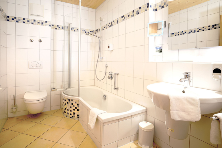 Bathroom 4, Hotel Waldblick, Rottweil