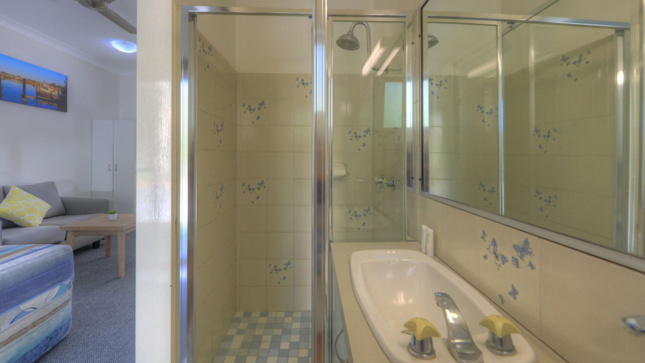 Bathroom 4, Yamba Motor Inn, Clarence Valley- Coast