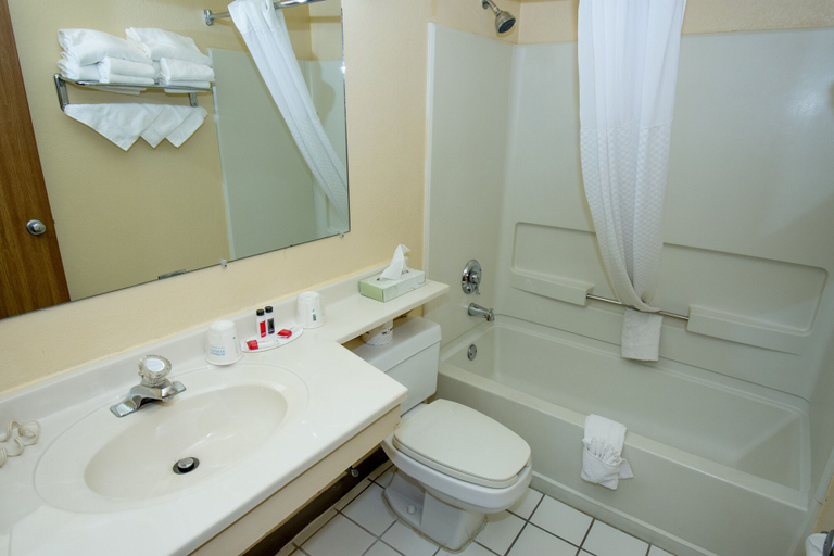 Bathroom 4, Super 8 by Wyndham Altoona, Blair