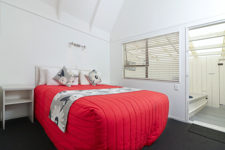 Bedroom 3, Gables Lakefront Motel, Taupo