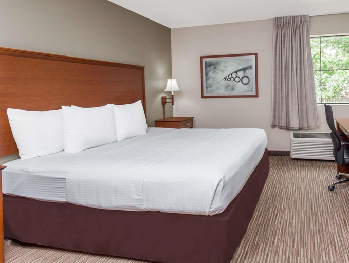 Bedroom 2, Days Inn SPRINGFIELD South, Greene