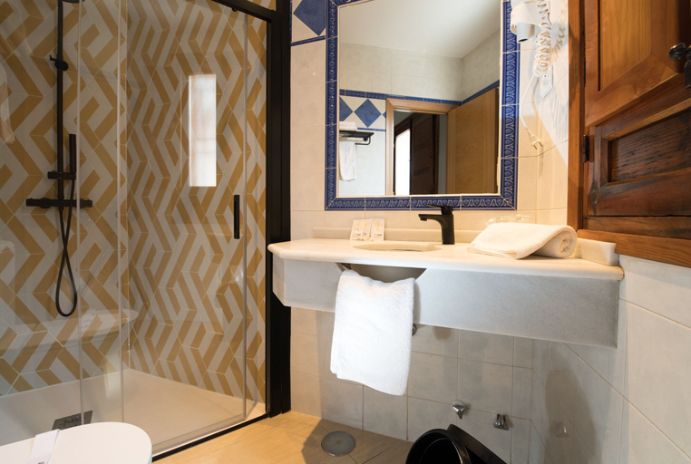 Bathroom 5, Hotel Sol, Toledo