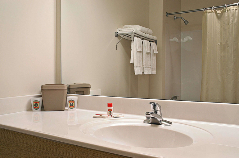 Bathroom 4, Super 8 by Wyndham Ava, Douglas