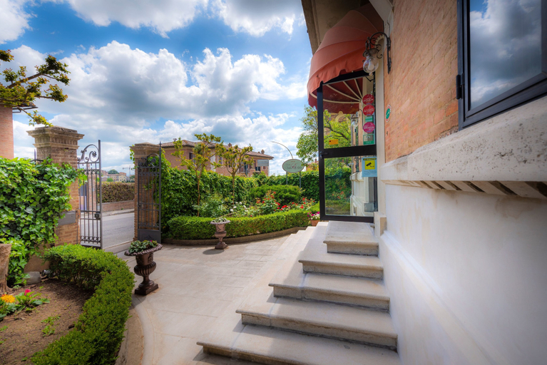Exterior & Views 2, Villa Elda Boutique Hotel, Siena