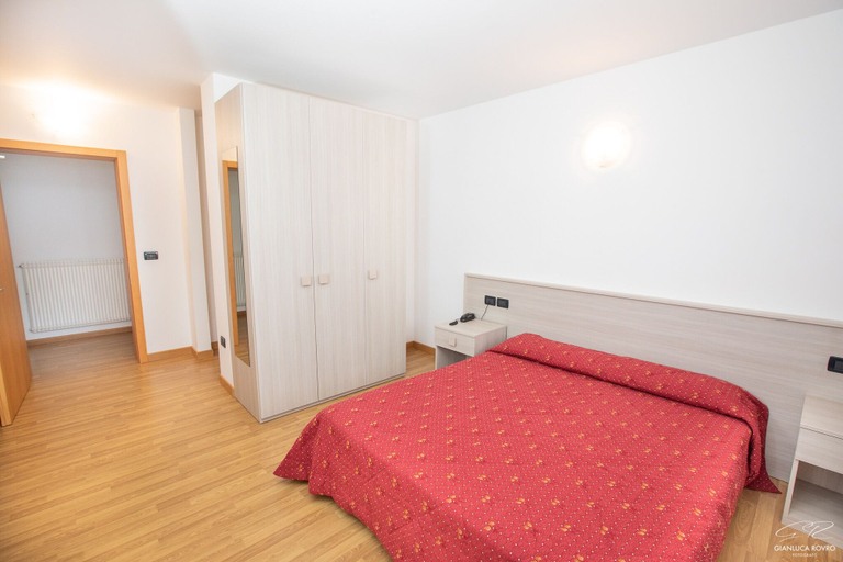 Bedroom 3, Hotel Posta, Trento