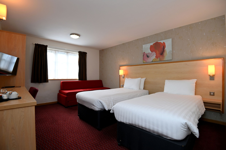 Bedroom 3, Meadow Farm, Redditch by Marstons Inns, Worcestershire