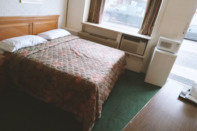 Bedroom 4, Blue Way Inn And Suites Winfield, Cowley
