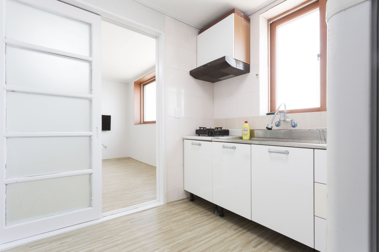 Others 5, B House, Ongjin