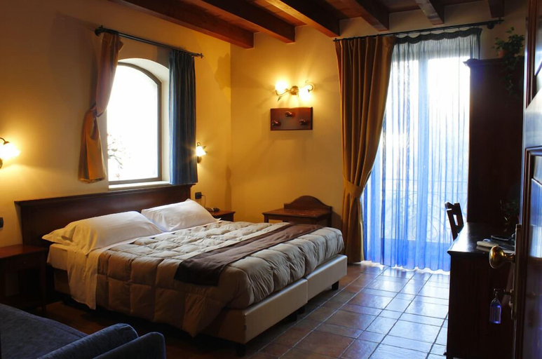 Bedroom 4, Hotel Capomulini Dimora Storica, Catania