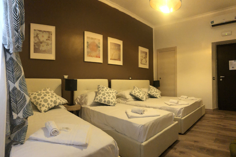 Bedroom 3, The Place in Rome, Rome