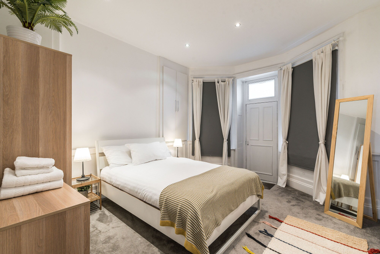 Bedroom 2, Goodge Street by Allô Housing, London