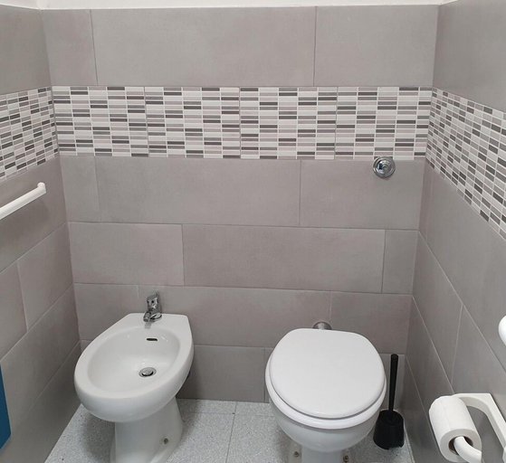 Bathroom 3, Hotel pixunte, Salerno