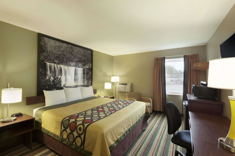 Bedroom 3, Super 8 by Wyndham Tuscola, Douglas