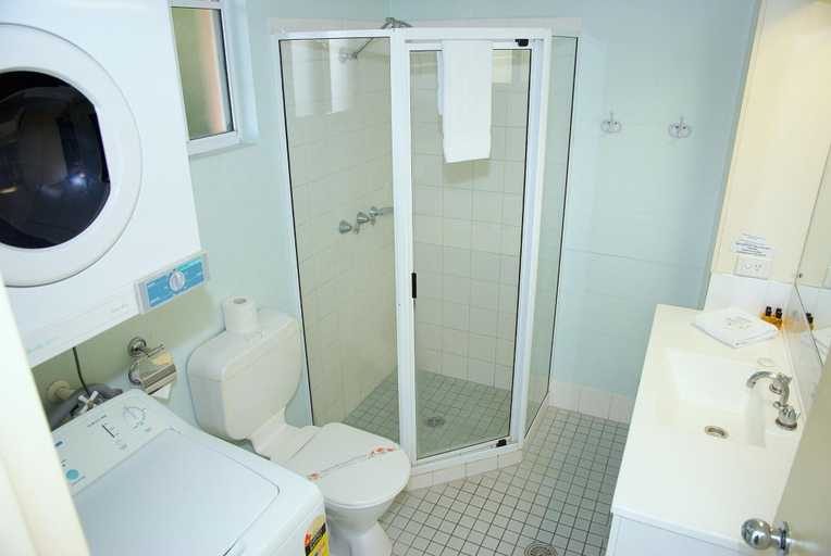 Bathroom 5, Alatai Holiday Apartments, Darwin