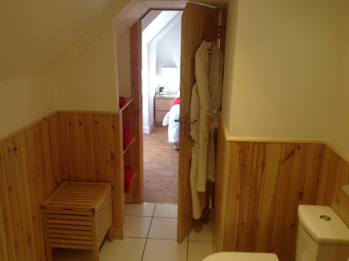 Bedroom 2, The Golden Larches Cafe and B&B, Stirling