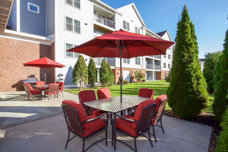 Exterior & Views 2, White River Inn and Suites, Windsor