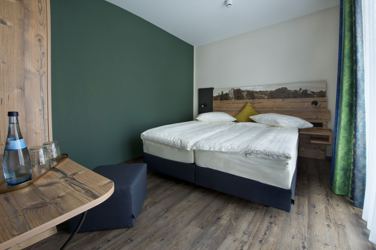 Bedroom 3, Hotel Zum Grünen Baum, Ostalbkreis