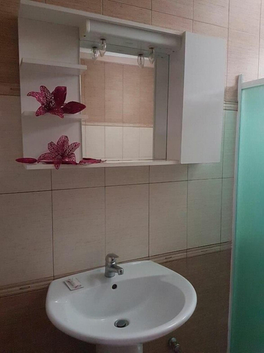 Bathroom 5, Hotel LePinède, Napoli