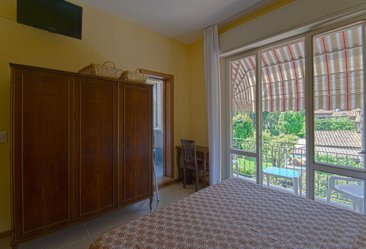 Bedroom 3, Hotel Versilia, Lucca
