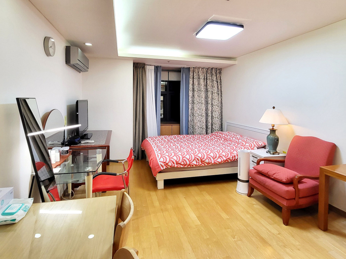 Others 3, Khan Residence, Gangnam