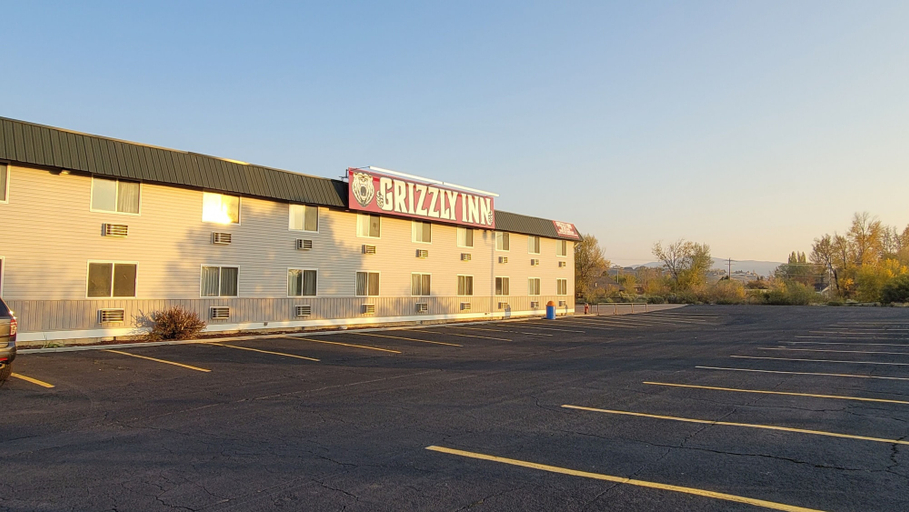 Exterior & Views 1, Grizzly Inn, Uinta