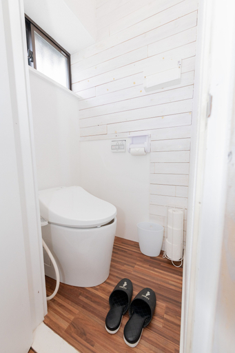 Bathroom 4, Blue Lagoon, Kamakura