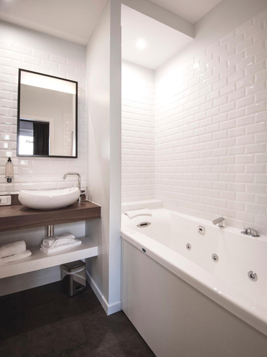 Bathroom 4, Hôtel Métropole, Pas-de-Calais