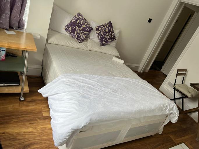 Bedroom 2, Lovely Studio Flat in London, London
