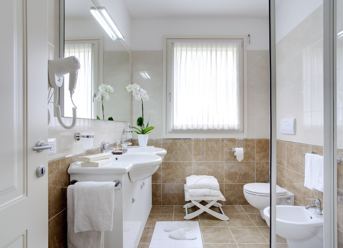Bathroom 5, Grand Hotel Presolana, Bergamo