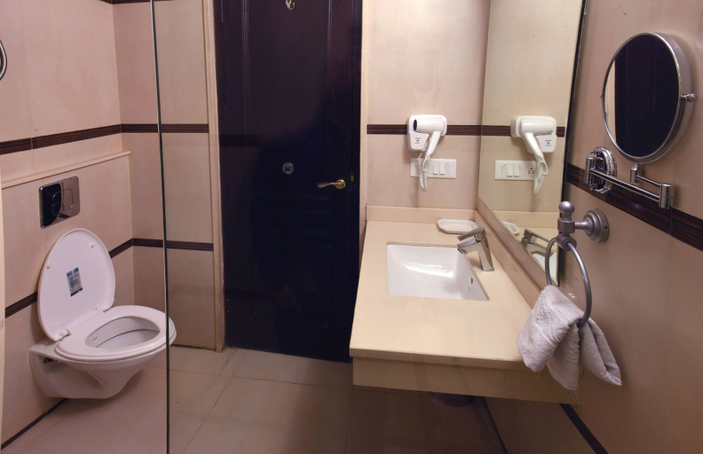 Bathroom 4, Starz Clarks Inn Mussoorie, Dehradun
