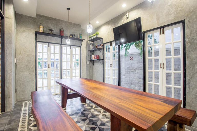 Food & Drinks 5, X9Hostel, Huai Kwang