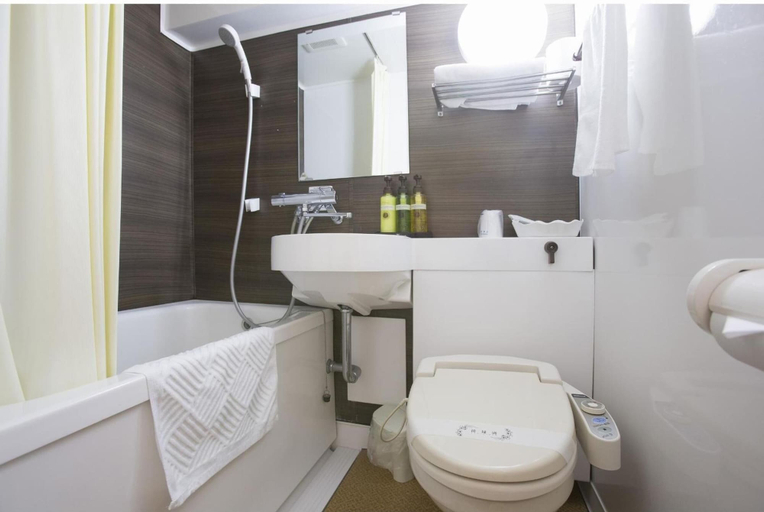 Bathroom 4, Hotel Tetora Tsurumi, Yokohama