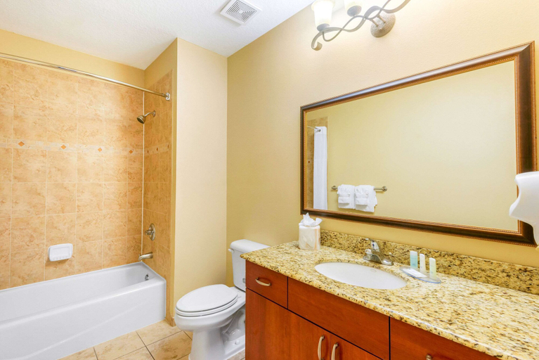 Bathroom 4, Clarion Inn Ormond Beach at Destination Daytona, Volusia