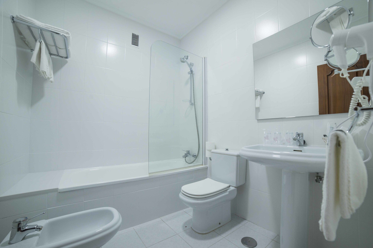 Bathroom 5, Hotel O Val Do Naseiro, Lugo